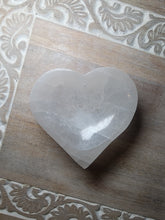 Load image into Gallery viewer, Heart Selenite Bowl
