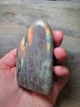 Load image into Gallery viewer, Freeform Labradorite
