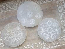 Load image into Gallery viewer, Selenite Charger
