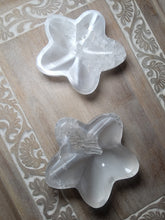 Load image into Gallery viewer, Selenite Star Bowl
