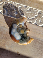 Load image into Gallery viewer, Carved Agate Moon 1
